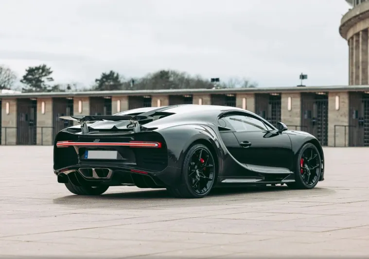 سيارة "بوغاتي شيرون" للبيع بـ3.5 مليون دولار.. هل تشتريها؟