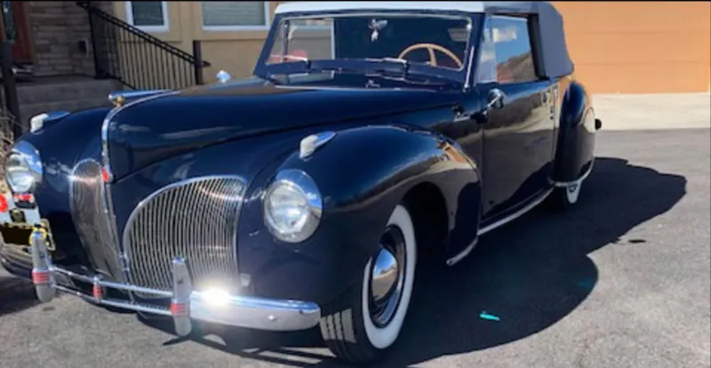 سيارة "Lincoln Continental" نادرة للبيع في مزاد "مايكوم"