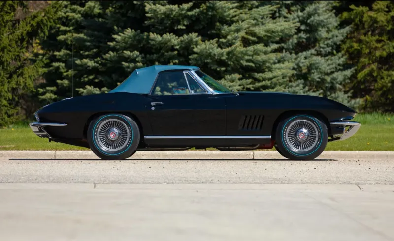 سيارة شيفروليه كورفيت نادرة للبيع في مزاد مايكوم