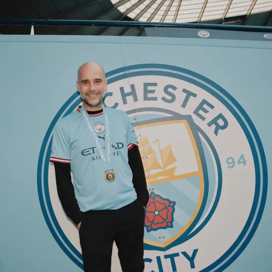 بعد الفوز بالدوري الإنجليزي.. "غوارديولا" يظهر في مسلسل كوميدي (فيديو)