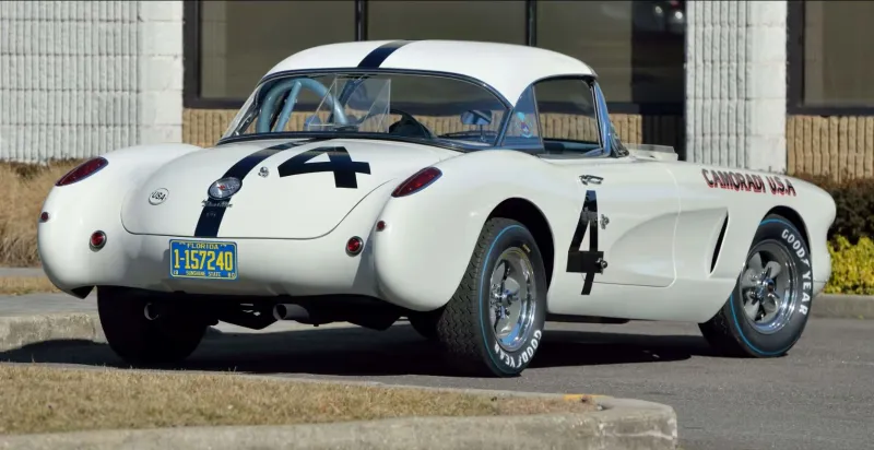 سيارة "شيفروليه كورفيت" موديل 1960 للبيع بسعر ضخم