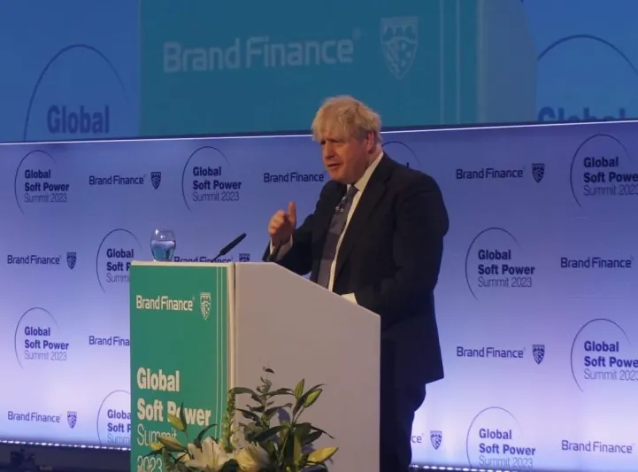 رئيس الوزراء البريطاني السابق يشتري منزلاً بـ 4.7 ملايين دولار