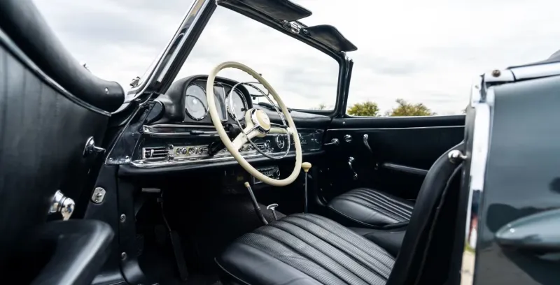 للبيع.. سيارة مرسيدس بنز 300SL Roadster موديل 1961