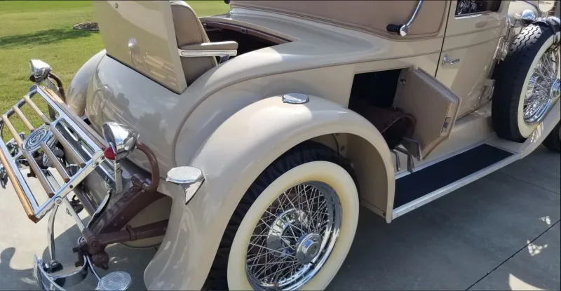 سيارة كاديلاك عُمرها 95 عامًا للبيع في مزاد