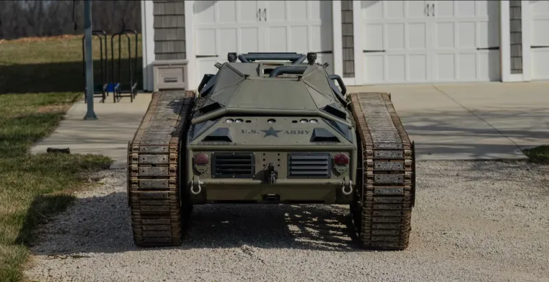 مدرعة فيلم "Fast and Furious 8" للبيع في مزاد "مايكوم"