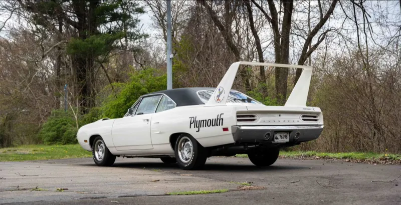 سيارة "Plymouth Hemi Superbird" فريدة للبيع بـ750 ألف دولار