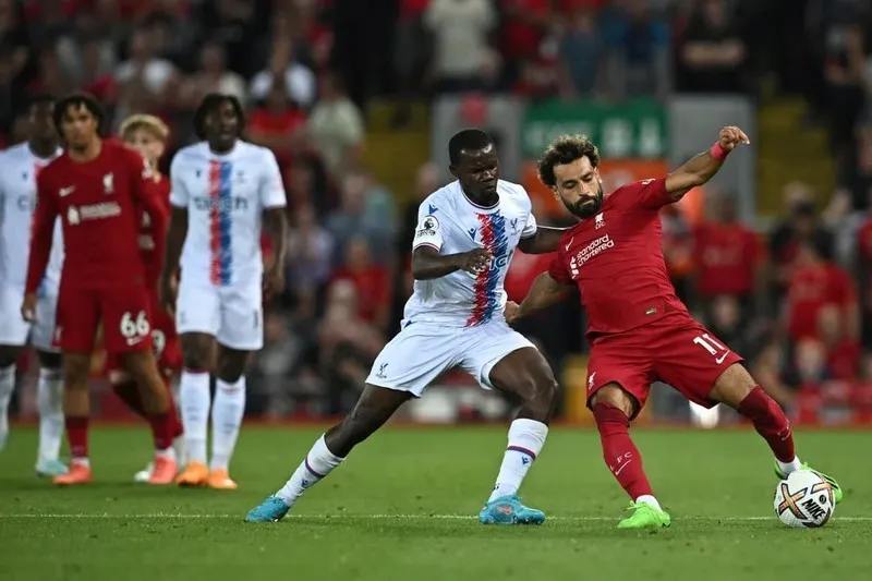 طرح قميص "محمد صلاح" للبيع في مزاد لصالح مرضى القلب