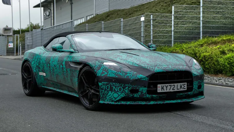 قبل ساعات من طرحها.. صور مسربة لـ "أستون مارتن DB12 فولانتي 2024"