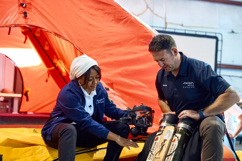 ماذا اصطحبت ريانة برناوي معها في رحلة الفضاء؟