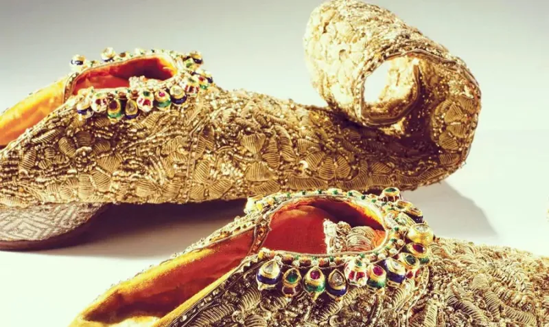 مرصّع كالتاج الملكي.. ما قصة حذاء إسكندر جاه الأغلى في العالم؟ 