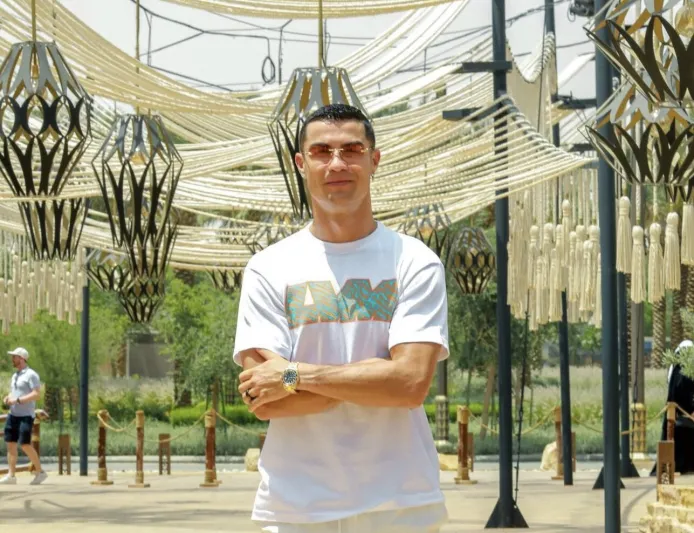 هل افتتح كريستيانو رونالدو  فرعًا من سلسلة مطاعمه بالدرعية؟