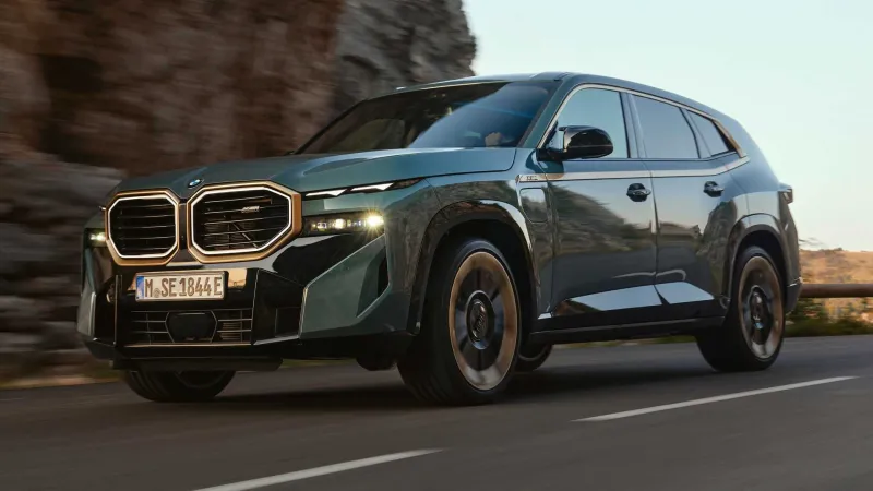 سيارة "بي إم دبليو XM" تتجاوز التوقعات بقوة 768 حصانًا (فيديو)