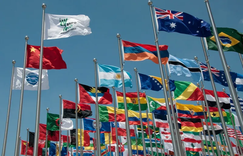 لماذا تستثني دول العالم اللون الأرجواني من أعلامها؟ 