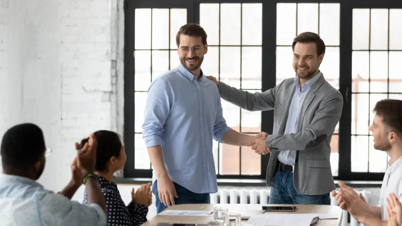 تحفيز الموظفين شيء أساسي للنجاح - المصدر:Shutterstock كيف يمكن للتحفيز أن يحول فريق عمل خامل لماكينة أداء لا تتوقف؟