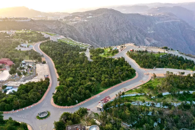 شلالات مضيئة ورحلة بين الطبيعة.. جولة في غابة رغدان بالباحة