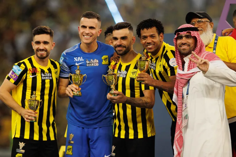 الاتحاد يتوج بلقب الدوري في ملعب الجوهرة المشعة (صور)