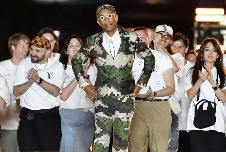 أسبوع باريس يشهد أول عروض "Louis Vuitton" مع "فاريل ويليامز" (فيديو)