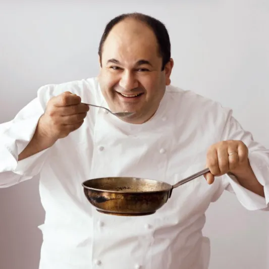 وفاة الشيف اللبناني الشهير رمزي شويري عن عمر 52 عاما