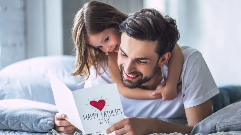 أب يخطف أنظار الشعب الأردني بتصرف عفوي مع ابنته (فيديو)