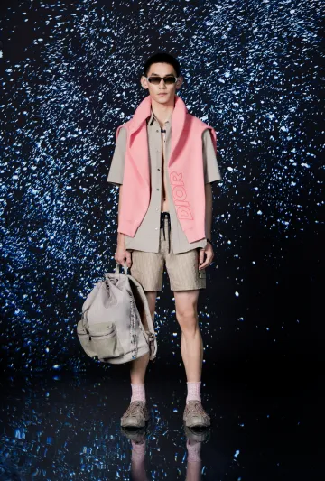 أزياء الشاطئ المستدامة على طريقة "ديور" و"بارلي"