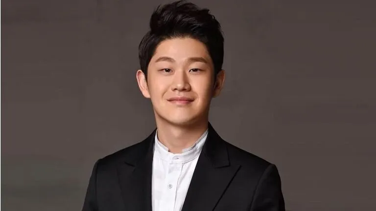 نشر رسالته الأخيرة على "يوتيوب".. انتحار المطرب الكوري "تشوي سونغ بونغ"