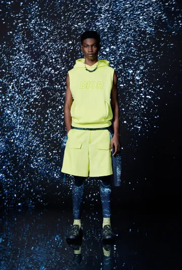 أزياء الشاطئ المستدامة على طريقة "ديور" و"بارلي"