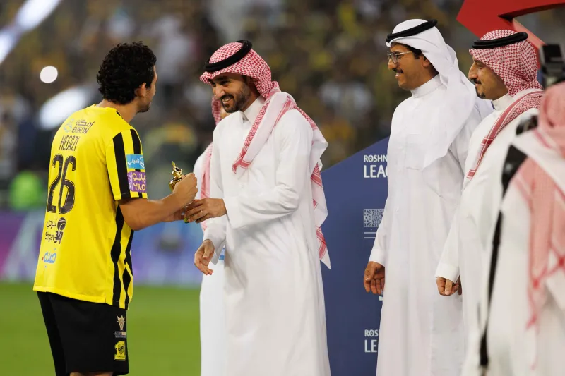 الاتحاد يتوج بلقب الدوري في ملعب الجوهرة المشعة (صور)