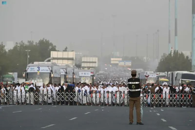 "أطول طريق مشاة في العالم".. بدء نفرة الحجاج إلى مزدلفة