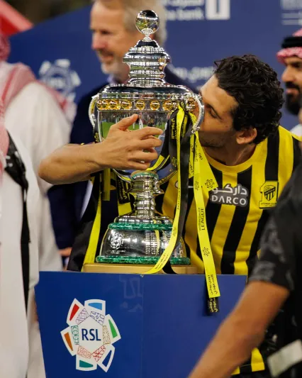 الاتحاد يتوج بلقب الدوري في ملعب الجوهرة المشعة (صور)