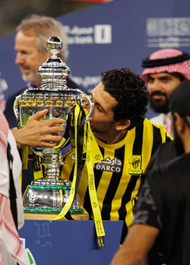 الاتحاد يتوج بلقب الدوري في ملعب الجوهرة المشعة (صور)