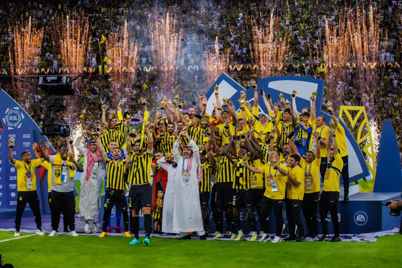 الاتحاد يتوج بلقب الدوري في ملعب الجوهرة المشعة (صور)