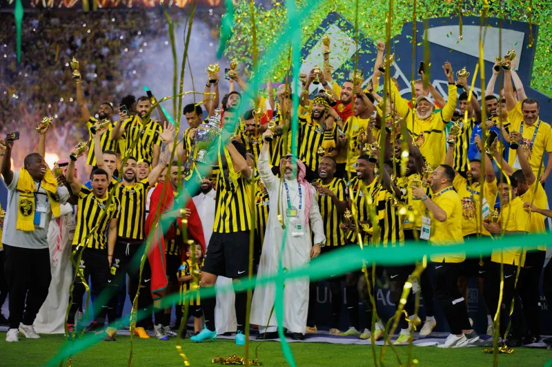 الاتحاد يتوج بلقب الدوري في ملعب الجوهرة المشعة (صور)