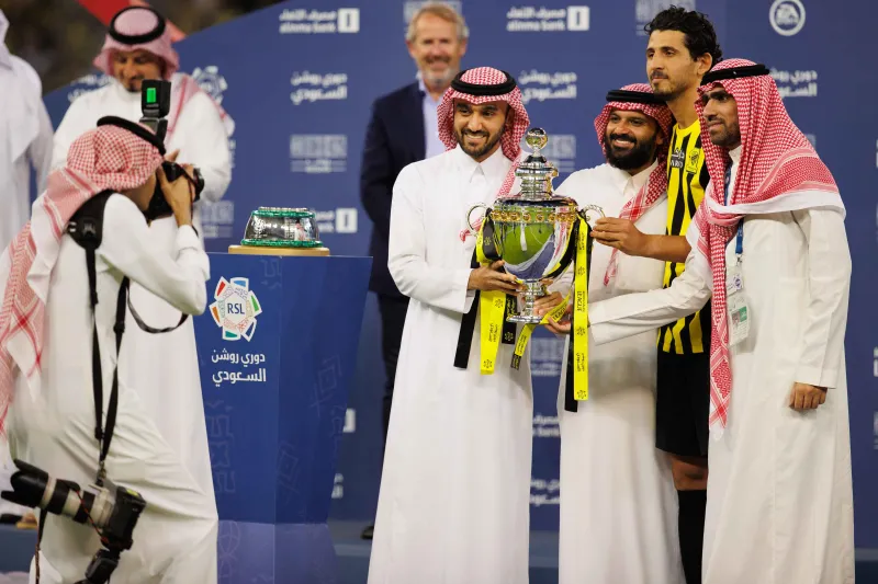 الاتحاد يتوج بلقب الدوري في ملعب الجوهرة المشعة (صور)