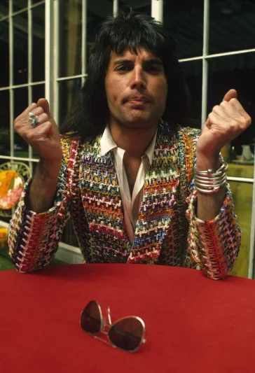 عرض مجموعة "فريدي ميركوري" في مزاد سوثبيز