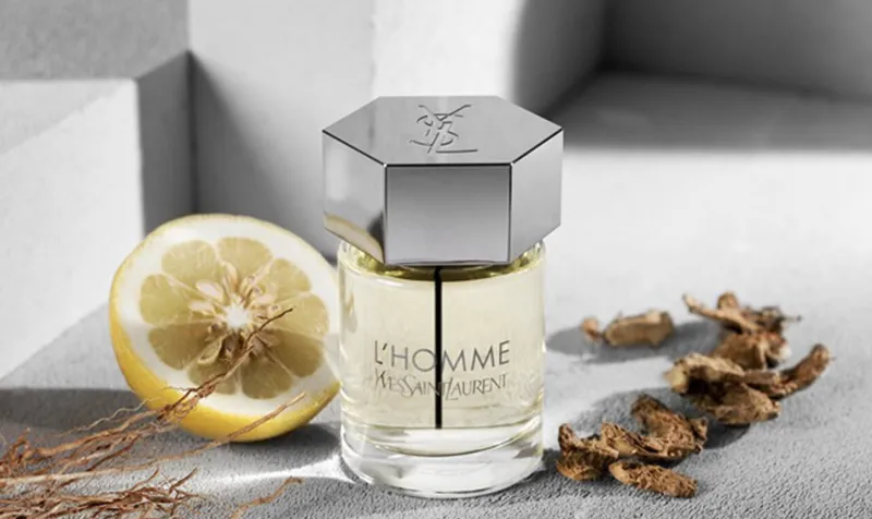 3 عطور بنفحات الليمون جديرة بالاستحواذ عليها هذا الصيف