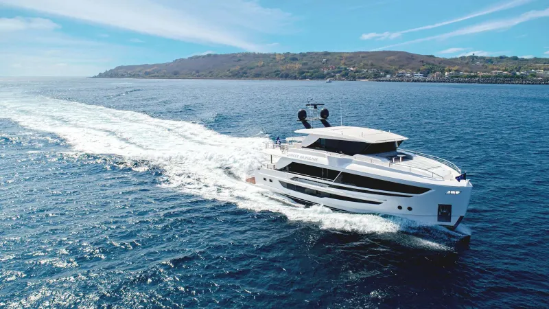 يخت هورايزون FD80 .. توازن الرفاهية والعملية 