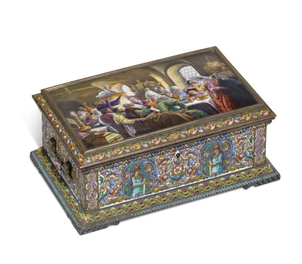 صندوق مطلي بالفضة للبيع مقابل 250 ألف إسترليني