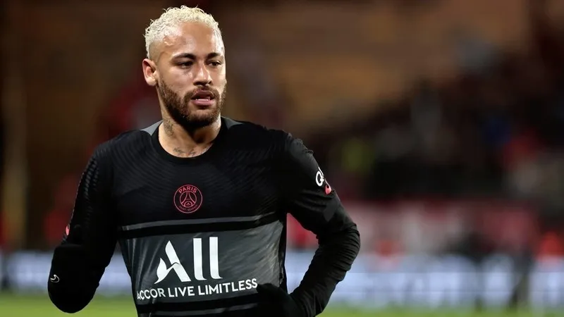 3.33 مليون دولار غرامة على "نيمار" بسبب قصره الجديد