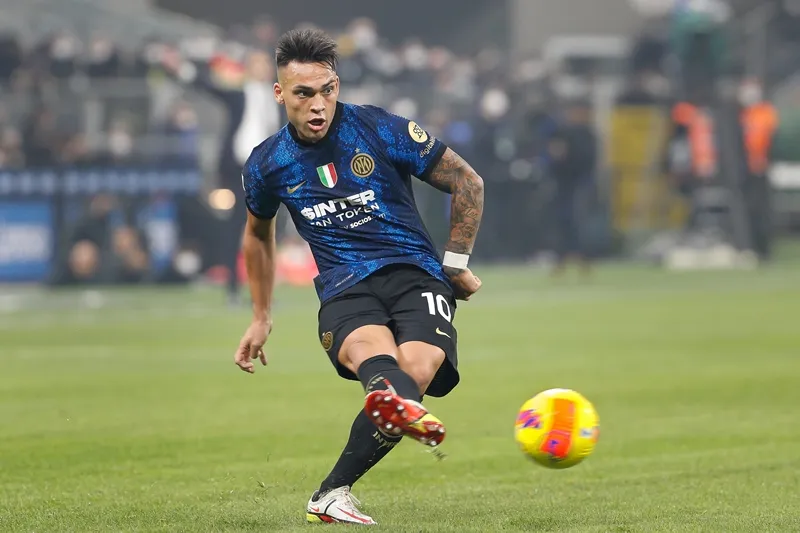 تقارير: الأرجنتيني "لاوتارو" يتلقى عرضًا للانضمام إلى الدوري السعودي