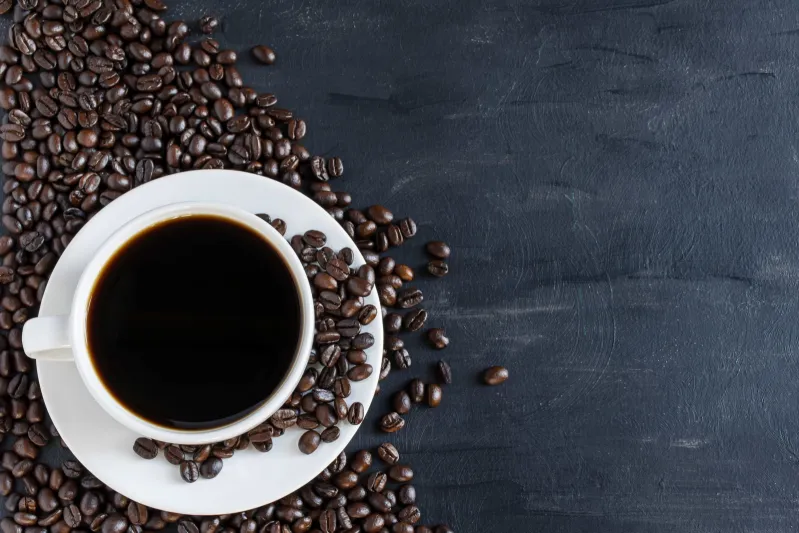 زوجة ملياردير أمريكي تشتكي من سعر "كوب قهوة" بـ 4 دولارات