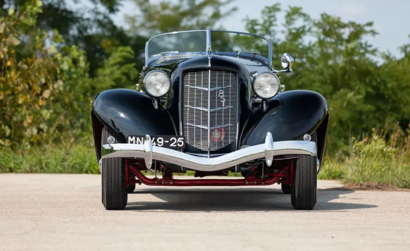 سيارة "Auburn 851SC" نادرة للبيع في مزاد مايكوم