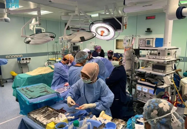 نجاح فصل التوأم السيامي السوري "إحسان وبسام" بالمملكة (صور)