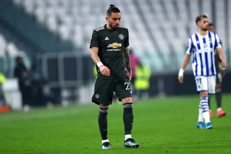 تقارير: البرازيلي "أليكس تيليس" يقترب من الانضمام إلى النصر