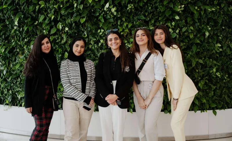 طالبات سعوديات في زيارة إلى مقرّ بنتلي ضمن مبادرة "سيدات استثنائيات"