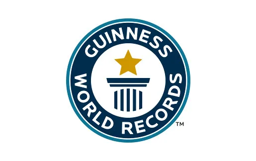 رجل أمريكي يسعى لدخول موسوعة "غينيس" بهواية غريبة (فيديو)