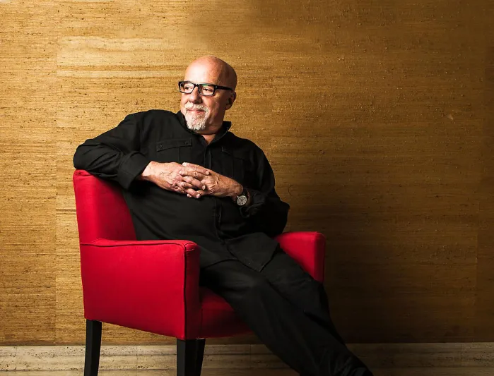 باولو كويلو يكتب لـ«الرجل»: عن النضال غير العنيف