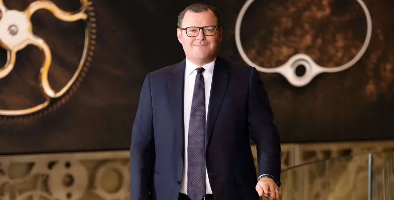 رئيس «باتيك فيليب» لـ «الرجل»: عائلتي صمدت حين غادر الآخرون