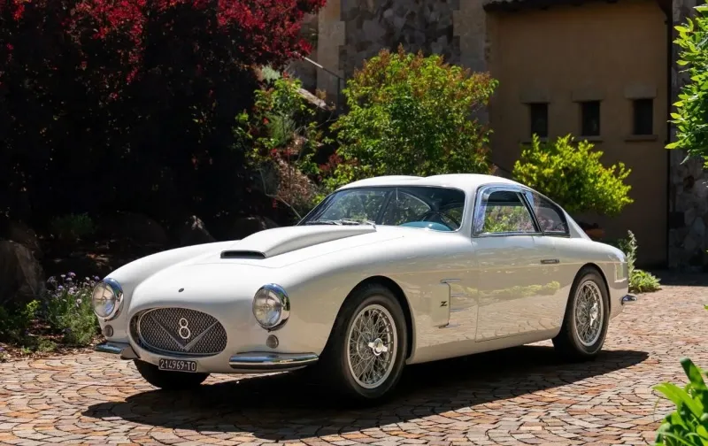 بيع سيارة فيات 8V Berlinetta موديل 1953 مقابل 2.9 مليون دولار