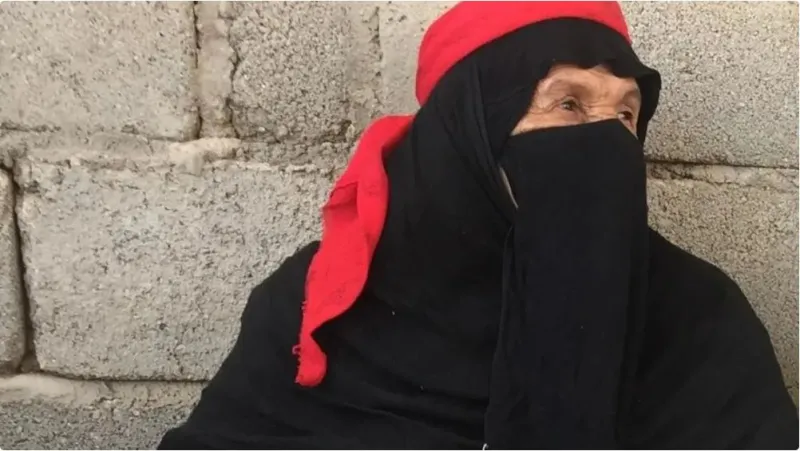 سعودية عمرها 110 أعوام تحقق حلم استكمال دراستها (فيديو)