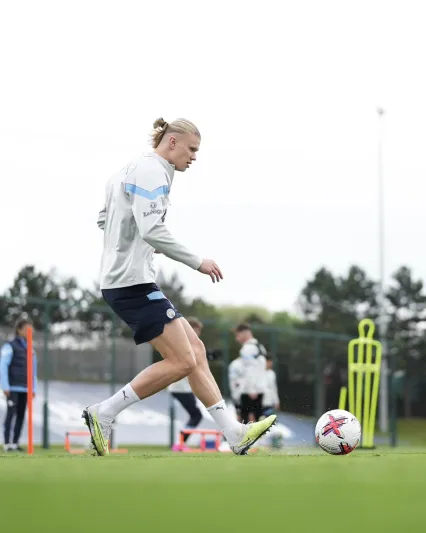 لماذا ينام إيرلينغ هالاند بشريط لاصق على فمه؟